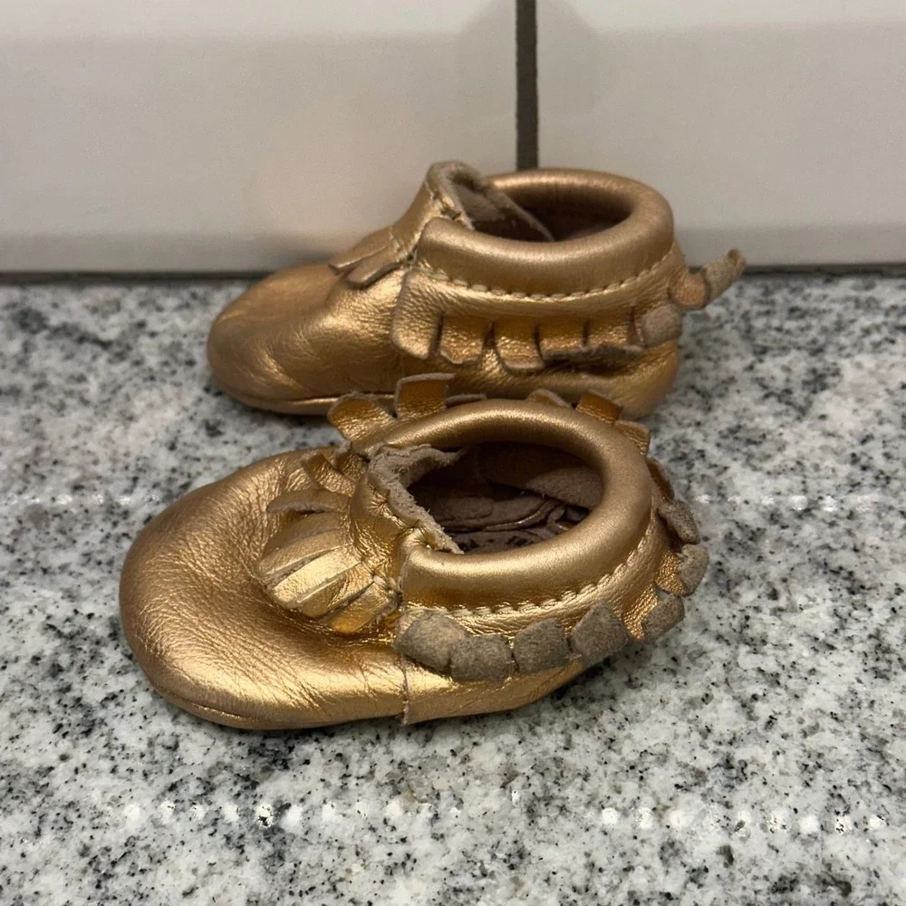 Freshly Picked Size 1 Rose Gold Metallic Leather Baby Moccasins Crb shoes‎ Soft